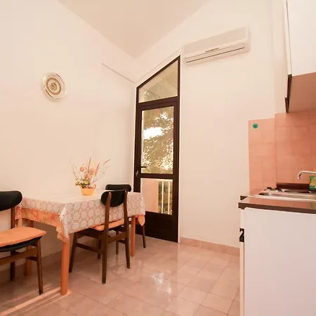 Lea Apartment *
